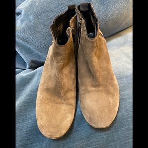 Aquatalia Famous ankle bootie taupe brown sz 7.5